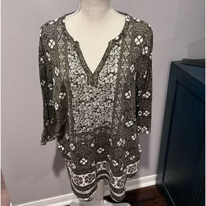 Luck Brand 2x v neck olive green print 3 quarter sleeve top